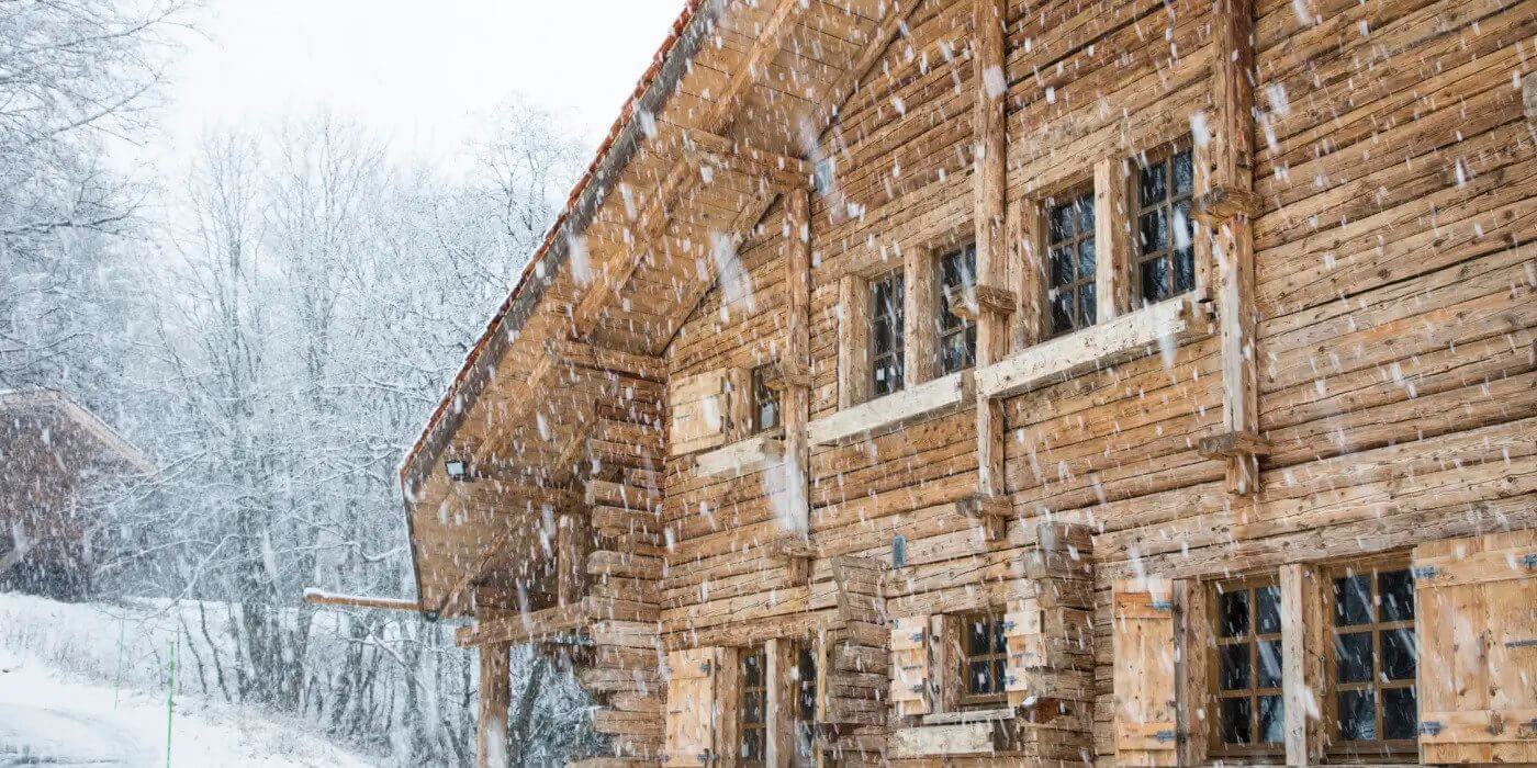 Chalet extérieur en hiver