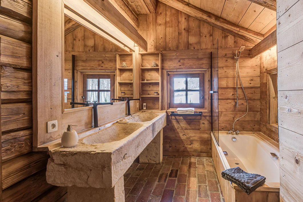 Master room bathroom